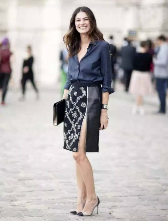 開叉裙怎么穿 開叉裙怎么防走光 開叉裙怎么穿 開叉裙怎么防走光