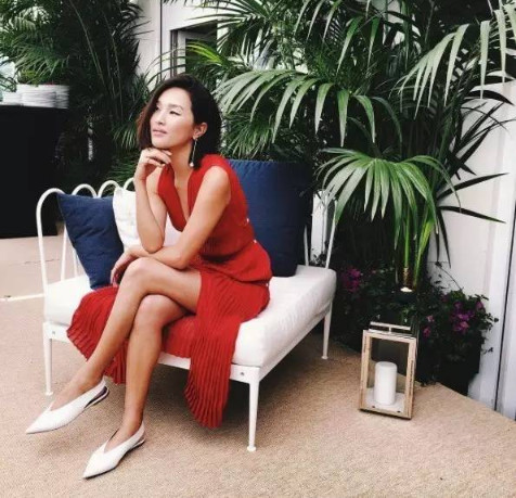 開叉裙怎么穿 開叉裙怎么防走光 開叉裙怎么穿 開叉裙怎么防走光