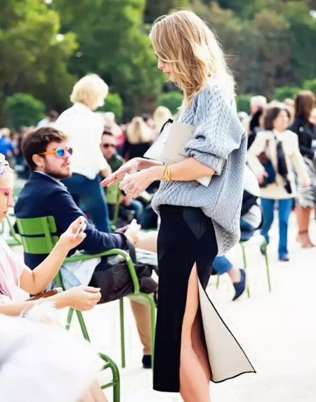 開叉裙怎么穿 開叉裙怎么防走光 開叉裙怎么穿 開叉裙怎么防走光