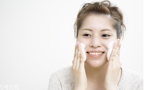 混合性皮膚可以用面霜嗎 混合性皮膚可以用霜嗎 混合性皮膚可以用面霜嗎 混合性皮膚可以用霜嗎