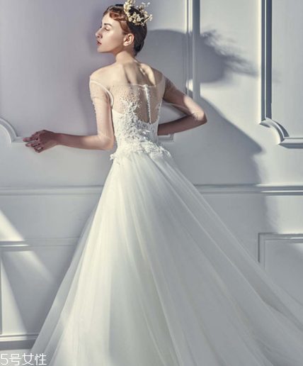 婚紗干洗費(fèi)一般多少錢？干洗婚紗的價(jià)格