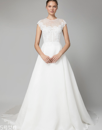 婚紗后面的帶子怎么系？婚紗后背綁帶系法