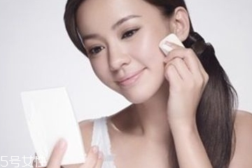 干皮可以用卸妝油嗎？卸妝油適合干皮嗎？