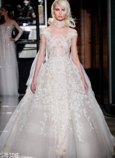 婚紗里面穿什么內(nèi)衣？婚紗里面怎么穿內(nèi)衣？