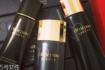 干皮夏天用什么粉底液？夏天干皮適合的粉底液？