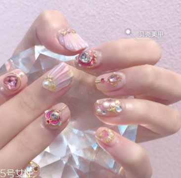 貝殼美甲圖片2022新款式夏天 俏皮又仙氣的4款貝殼指甲 貝殼美甲圖片2022新款式夏天 俏皮又仙氣的4款貝殼指甲