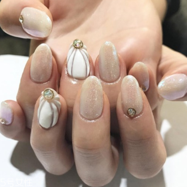 貝殼美甲圖片2022新款式夏天 俏皮又仙氣的4款貝殼指甲 貝殼美甲圖片2022新款式夏天 俏皮又仙氣的4款貝殼指甲