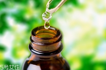 油皮能用精油嗎？精油適合油皮用嗎？