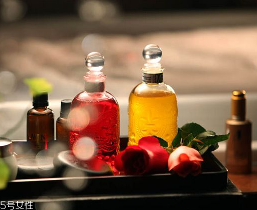 油皮能用精油嗎？精油適合油皮用嗎？