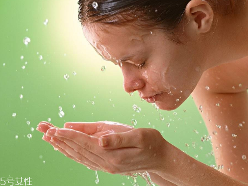 油皮一天洗幾次臉？油皮每天洗幾次臉？