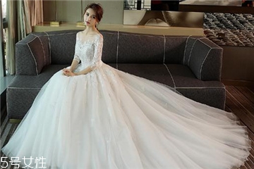 婚紗里面穿絲襪嗎？穿婚紗要穿絲襪嗎？