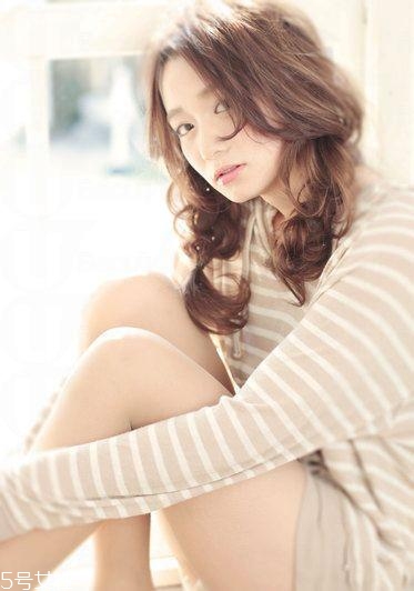 隨性簡(jiǎn)單蓬松編發(fā)圖片 隨性簡(jiǎn)單蓬松編發(fā)圖片