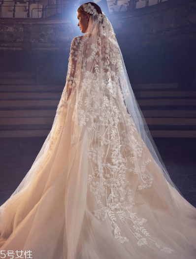 婚紗怎么疊起來裝包？婚紗怎么打包不會皺？