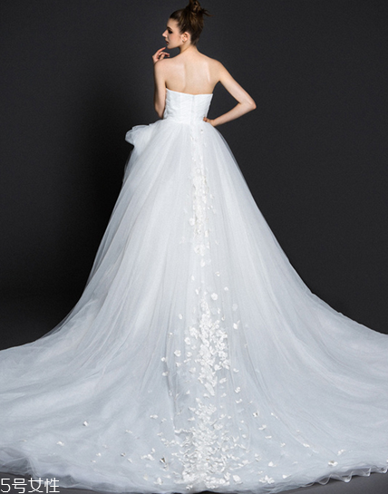 婚紗在哪里買比較好？婚紗應(yīng)該在哪買？