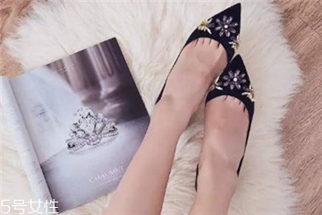 婚鞋可以穿黑色嗎？婚鞋穿黑色好嗎？