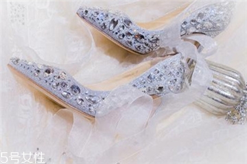 婚鞋要準(zhǔn)備幾雙？結(jié)婚要幾雙婚鞋？