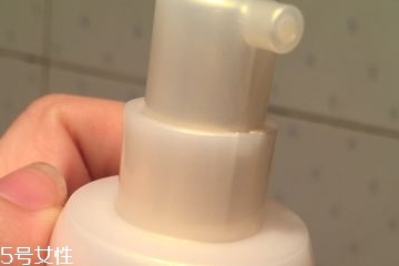 乳液會堵塞毛孔嗎？乳液會讓毛孔堵塞嗎？