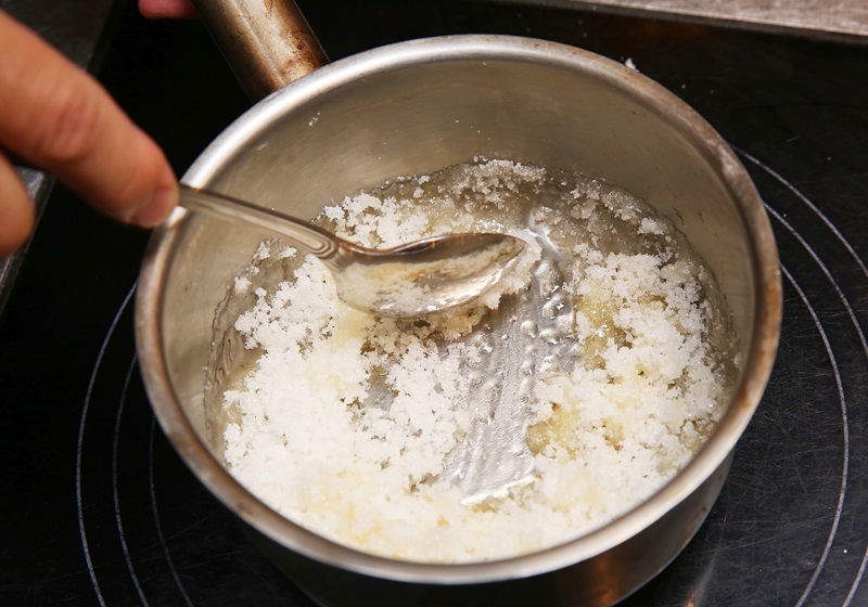 炒糖色的做法 炒糖色的技巧 炒糖色的做法 炒糖色的技巧