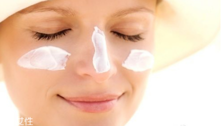 隔離霜和素顏霜能一起用嗎 先涂素顏霜還是隔離霜 隔離霜和素顏霜能一起用嗎 先涂素顏霜還是隔離霜