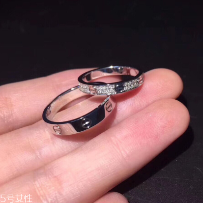 婚戒是男左女右嗎？婚戒應(yīng)該戴左手還是右手？