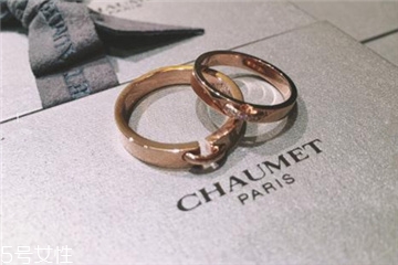 婚戒是男左女右嗎？婚戒應該戴左手還是右手？