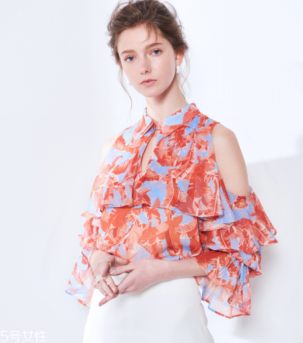 夏天荷葉邊怎么搭配？夏季荷葉邊穿搭指南