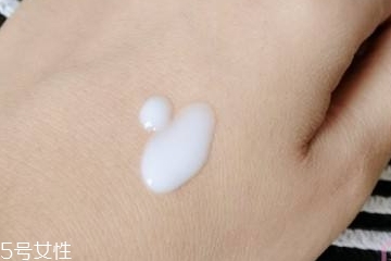 乳液倒不出來(lái)怎么辦？玻璃瓶乳液怎么倒出來(lái)？