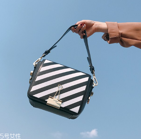 微胖女生背什么包包？微胖女生適合什么包包？