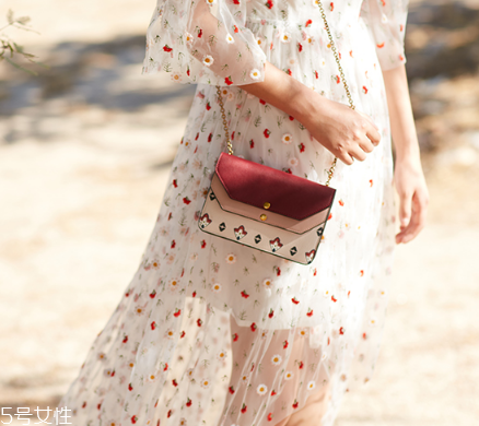 微胖女生背什么包包？微胖女生適合什么包包？