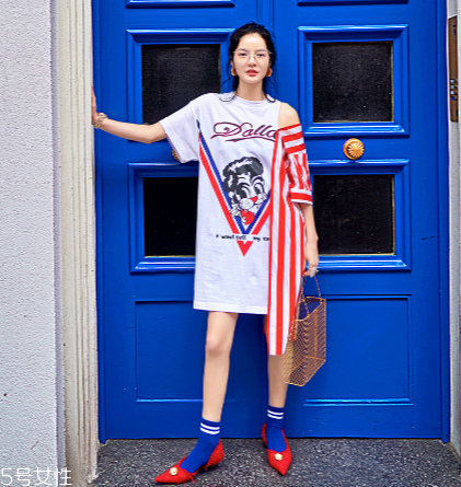 夏天白色t恤怎么搭配？夏季白t搭配竅門