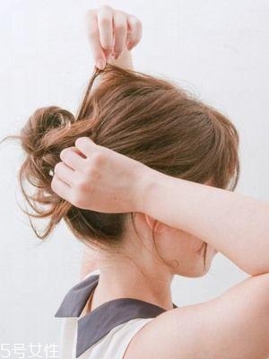 隨性簡(jiǎn)單蓬松編發(fā)圖片 隨性簡(jiǎn)單蓬松編發(fā)圖片