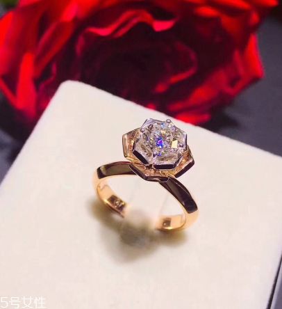 鉆戒可以戴著睡覺嗎？鉆戒睡覺要摘下嗎？