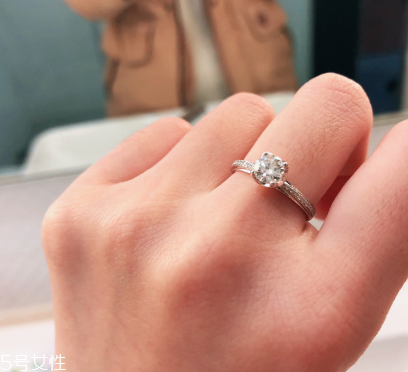 鉆戒可以戴右手嗎？鉆戒戴右手可以嗎？