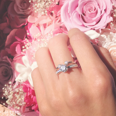 鉆戒可以戴右手嗎？鉆戒戴右手可以嗎？