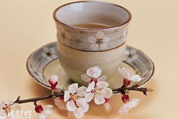 梅花可以泡水喝嗎？梅花泡水的功效