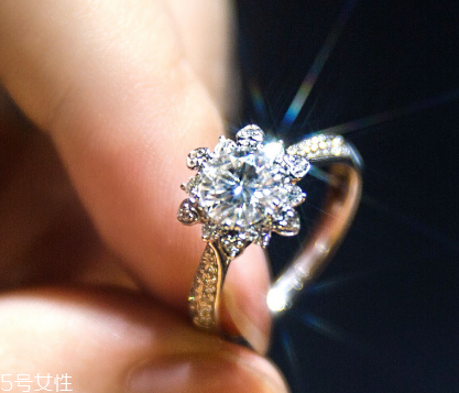 鉆戒會變色嗎？鉆戒變色怎么辦？