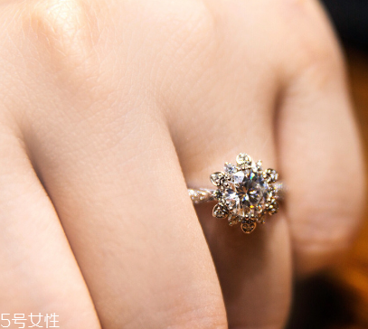 鉆戒會變色嗎？鉆戒變色怎么辦？