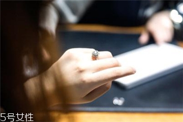 鉆戒會變色嗎？鉆戒變色怎么辦？