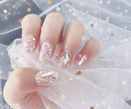 婚紗美甲圖片2022新款式 簡單優(yōu)雅時尚7款婚紗美甲 婚紗美甲圖片2022新款式 簡單優(yōu)雅時尚7款婚紗美甲