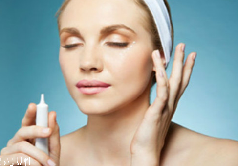 眼霜怎么涂？怎么涂眼霜手法