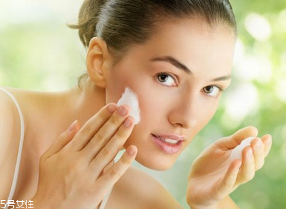 為什么臉色發(fā)黃暗沉 為什么臉色會暗黃 為什么臉色發(fā)黃暗沉 為什么臉色會暗黃