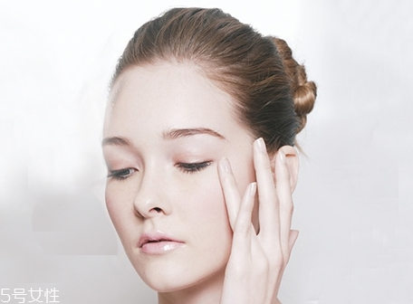 眼霜為什么會(huì)搓泥？眼霜搓泥的原因