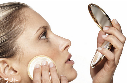 皮膚暗淡無(wú)光發(fā)黃怎么辦 皮膚暗淡無(wú)光澤是什么原因 皮膚暗淡無(wú)光發(fā)黃怎么辦 皮膚暗淡無(wú)光澤是什么原因