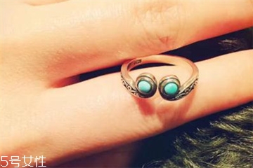 綠松石戒指可以碰水嗎？綠松石戒指沾水有影響嗎？