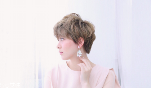 夏季適合什么顏色頭發(fā) 夏季染什么顏色好看 夏季適合什么顏色頭發(fā) 夏季染什么顏色好看