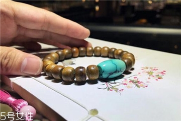 沉香手串怎么盤玩？沉香手串盤玩技巧