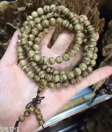 沉香手串可以用水洗嗎？沉香手串能沾水嗎？