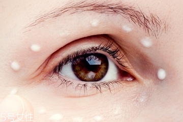 眼霜分年齡嗎？眼霜使用分年齡段嗎？