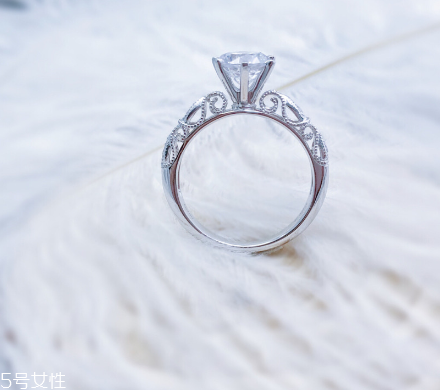 鉆戒為什么會變黃？鉆戒發(fā)黃的原因