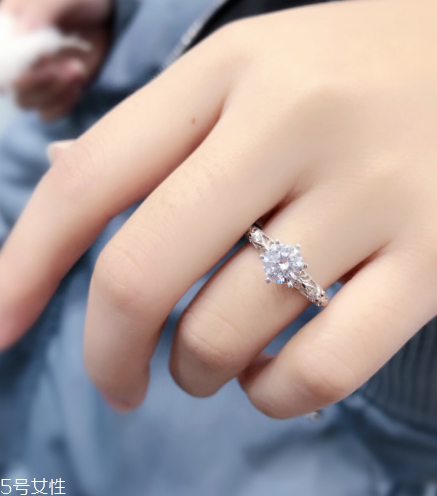 鉆戒為什么會變黃？鉆戒發(fā)黃的原因